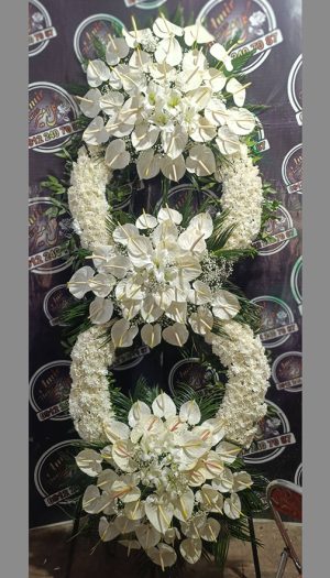 تاج گل ترحیم پایه فلزی فانتزی گرد سفید کد C128