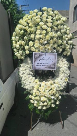 ۲طبقه درباری با رز سفید و داودی برای ختم و ترحیم کد C132